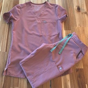 FIGS XXS set in Mineral Mauve.